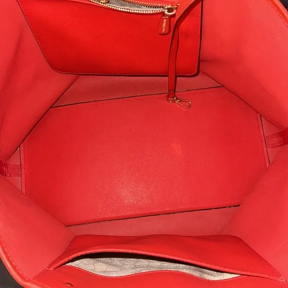 Michael KORS Saffiano Red Leather Tote - Picture 5 of 9